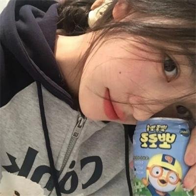 向天真的女生投降